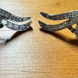 Elegant vintage Silver Crystal Earrings